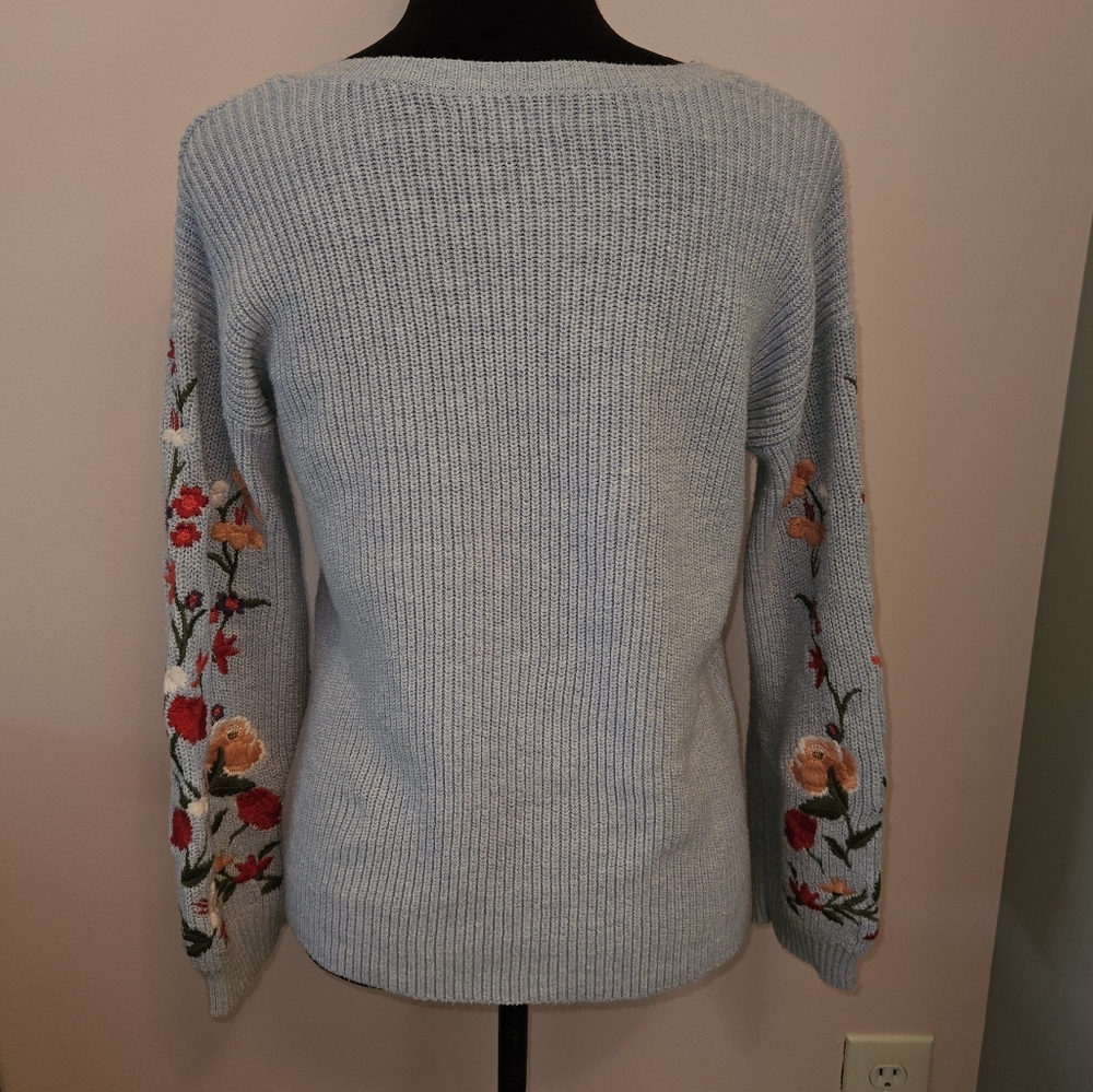 American Eagle Blue Floral Embroidered Sweater - Size Small🌹 - Picture 5 of 9